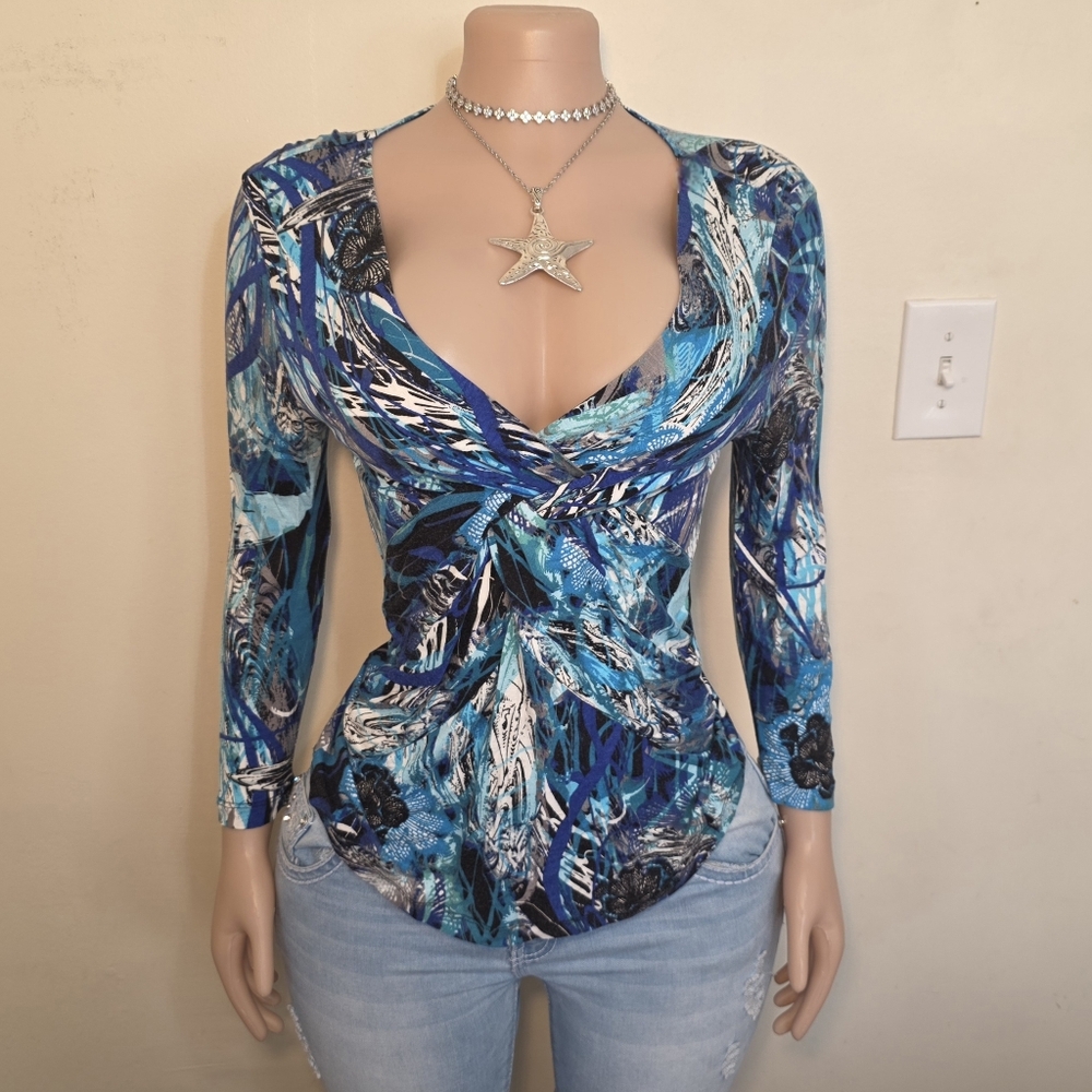 Cable & Gauge Blue Floral Twist Top